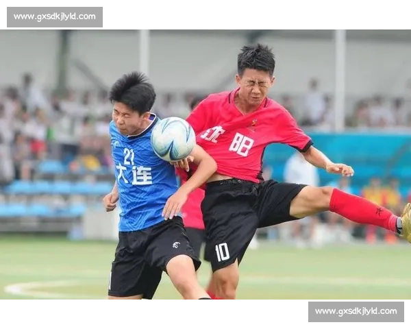 绿茵场上的激烈对抗与精彩瞬间全景回顾